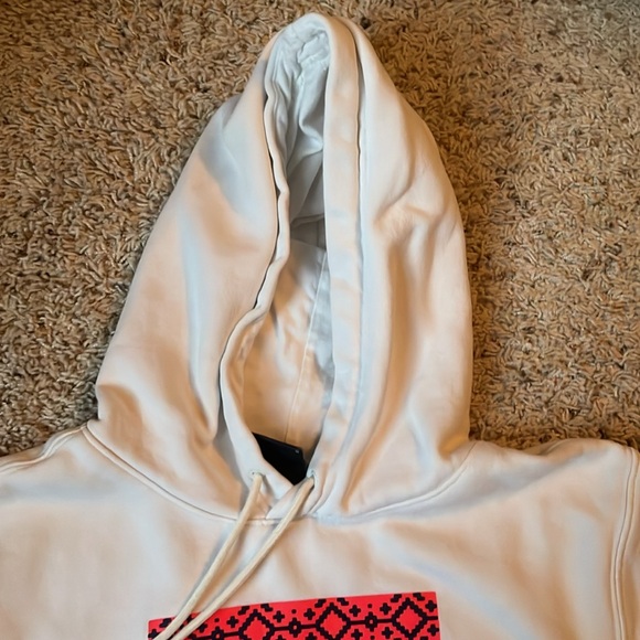 Nike SB White Hoodie with Red Pattern - Picture 3 of 5